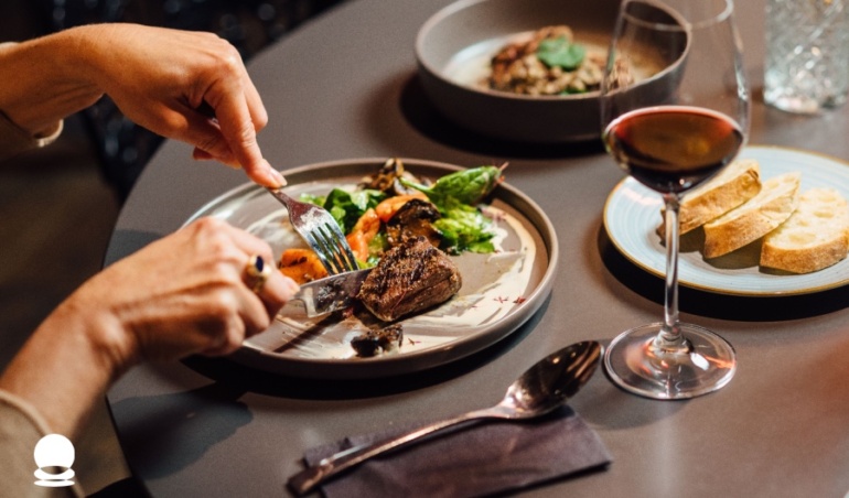 Dining-Abroad-Paying-Abroad-with-Digital-Wallets