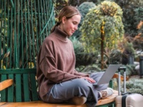 Digital Nomad Lifestyle: Managing Income Across Countries