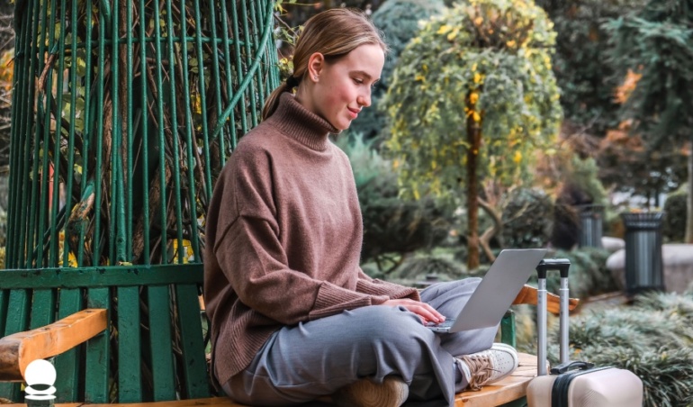 Digital-Nomad-Lifestyle-Managing-Income-Across-Countries