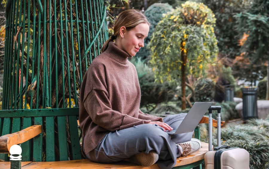 Digital-Nomad-Lifestyle-Managing-Income-Across-Countries
