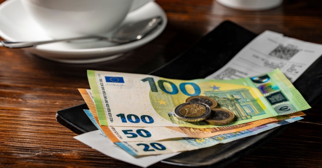 cash-vs-card-Europe