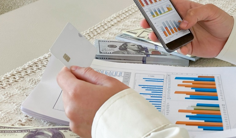 cash vs online payments