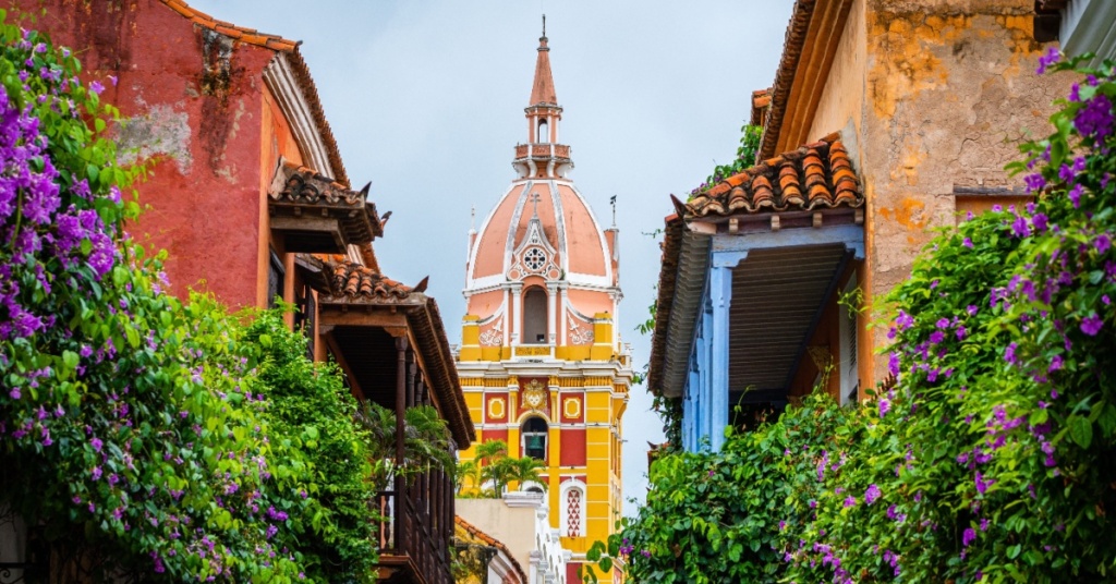 Colombia-travel-money