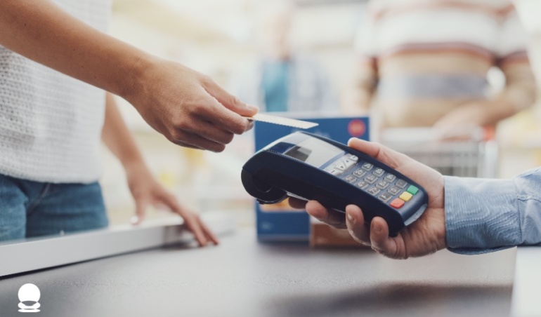 Physical-Cards-vs-Virtual-Cards-Which-One-Fits-Your-Spending-Style
