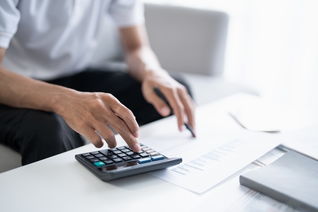 manage income with digital tools