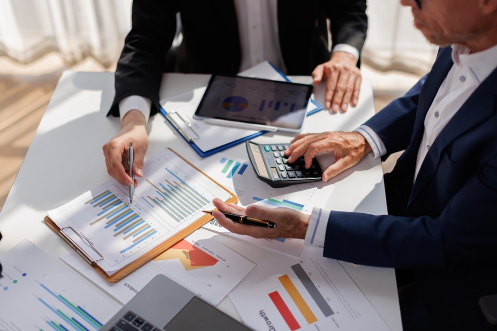 manage income with digital tools