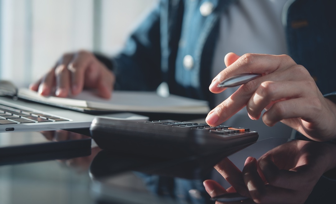 manage income with digital tools