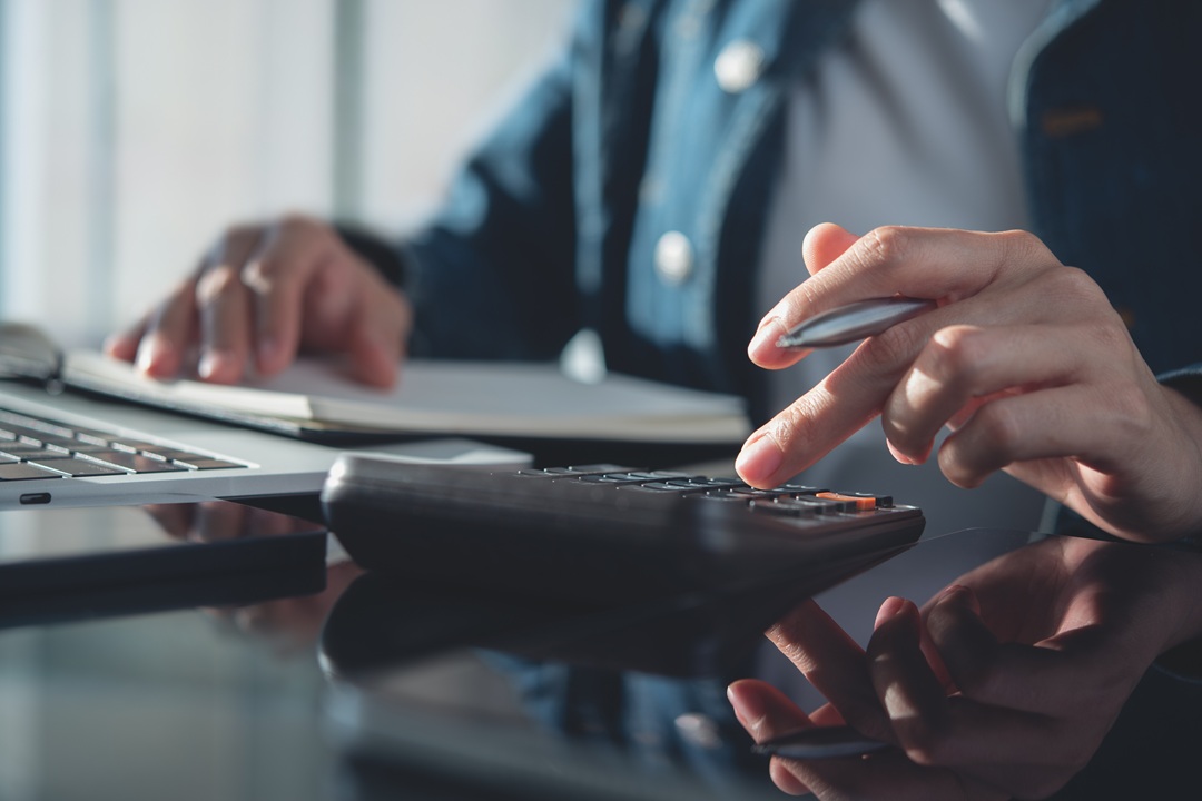 manage income with digital tools